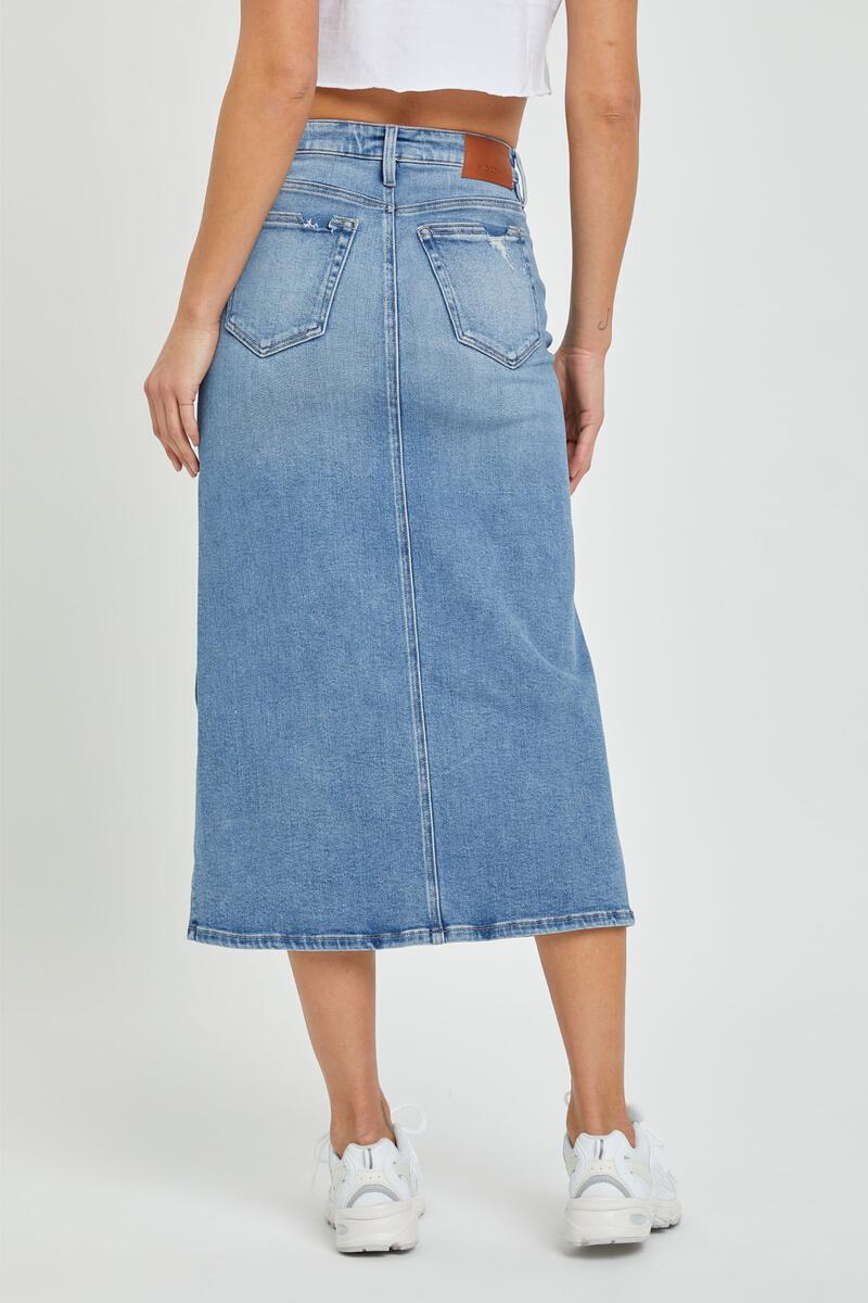 back view of the model wearing the peyton midi skirt. shows the back middle seam. also shows the back patch pockets, the midi length and the high waist. 