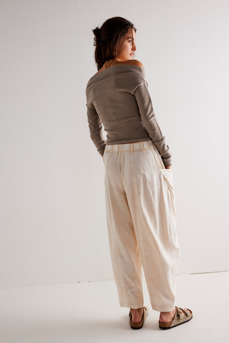 back view of the model wearing the high road pull on barrel pants. shows the pull on style. also shows the tapered barrel silhouette, and the ankle length. 