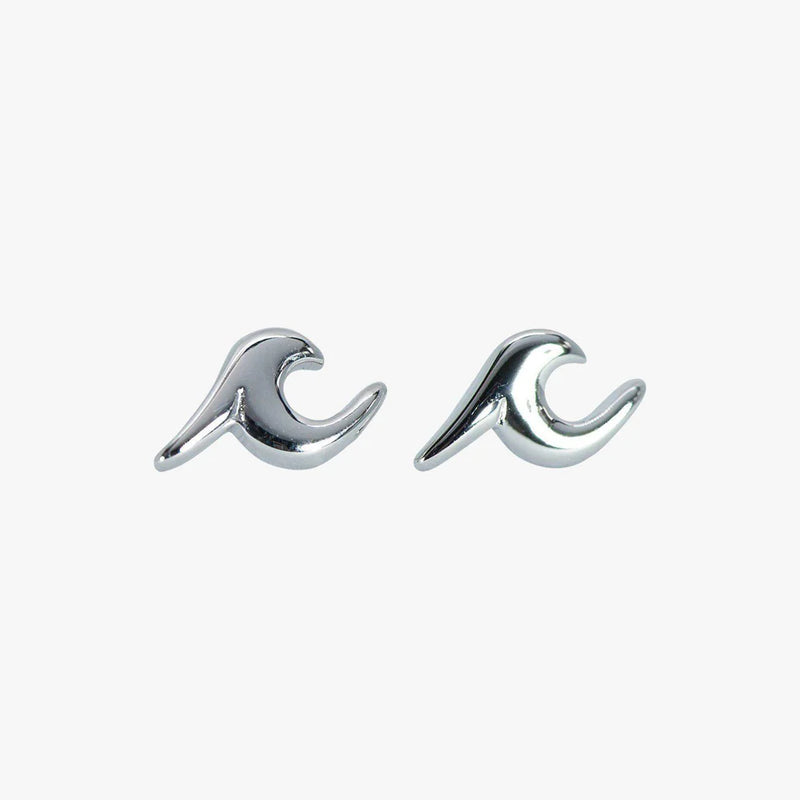 Shows the silver wave symbol of the stud from the front view