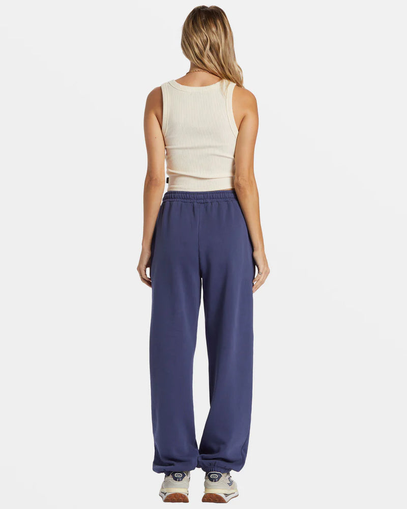 back view of the model wearing the palmin elastic waist joggers. shows the elastic waist. also shows the elastic leg opening. 
