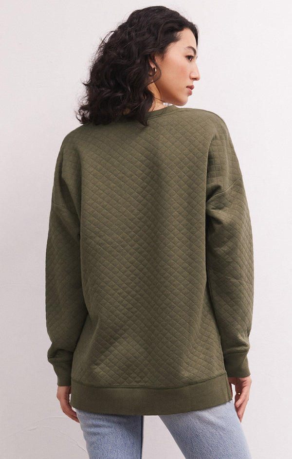 Back view of the weekender. Shows the quilted detail throughout. Also that back is little longer than front. Its in this beautiful kelp color. 