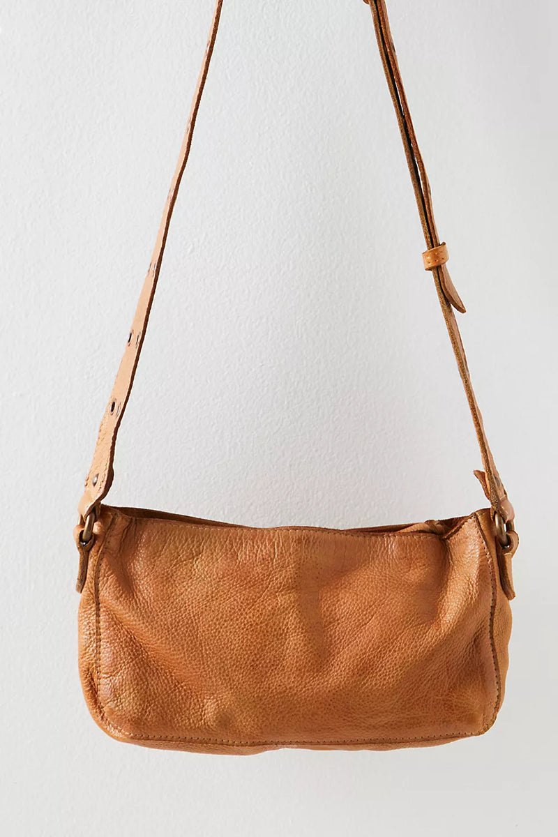 back view of the wade leather sling. shows the zipper closure, and the adjustable straps. 